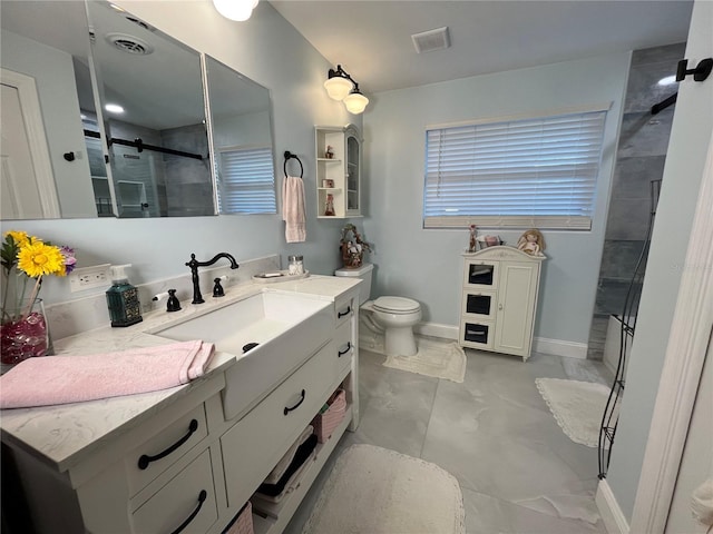 full bath with toilet, visible vents, vanity, baseboards, and tiled shower