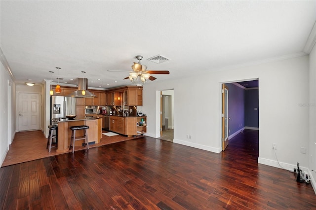 living room with crown molding, dark hardwood / wood-style floors, sink, and ceiling fan