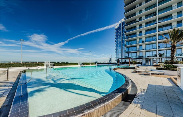 view of swimming pool