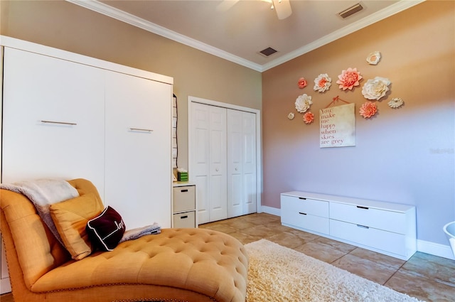 living area with ornamental molding, visible vents, ceiling fan, and baseboards