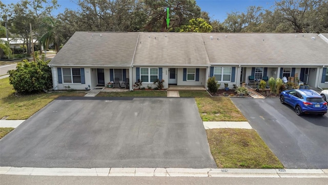 view of front of property with a front lawn