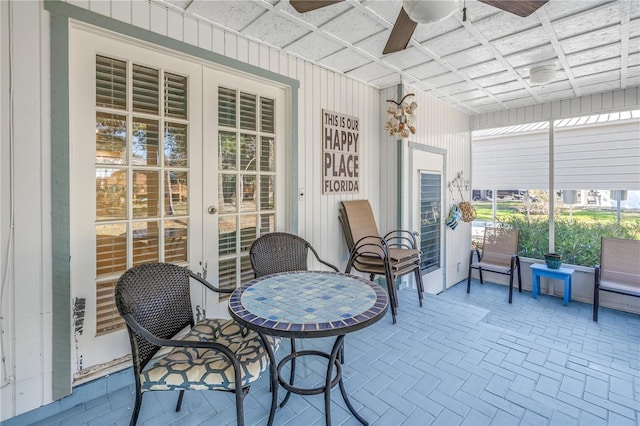 sunroom featuring a ceiling fan