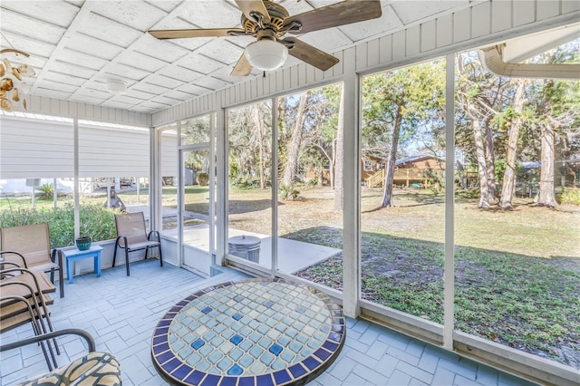 sunroom featuring a ceiling fan