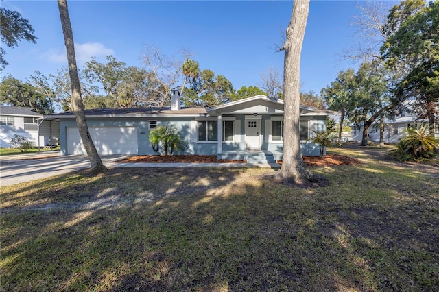view of front of home featuring an attached garage, driveway, and a front yard