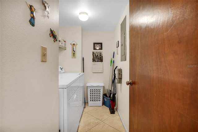 laundry room featuring light tile patterned floors and washing machine and clothes dryer