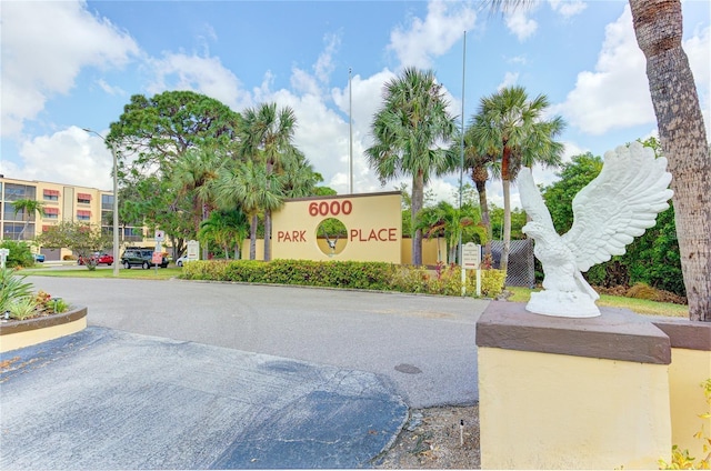 view of community / neighborhood sign