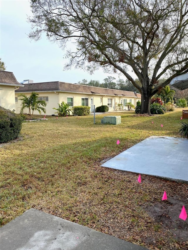 view of yard with a patio area