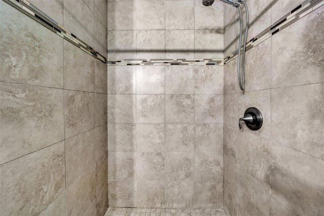 details featuring a tile shower