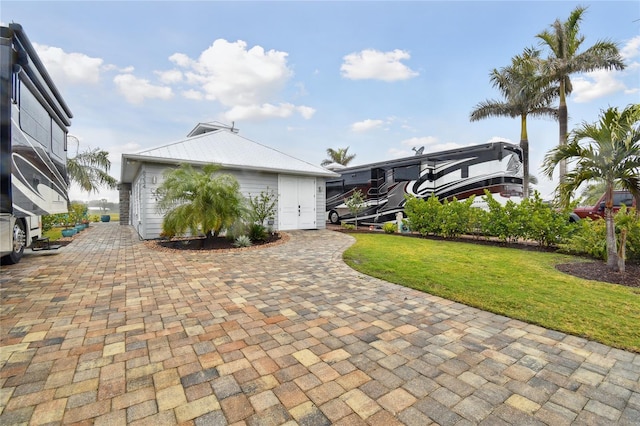 view of front of house featuring a front yard