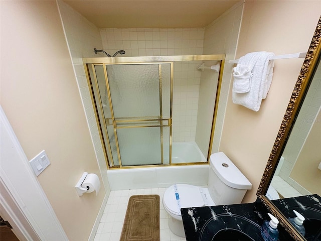 full bathroom featuring bath / shower combo with glass door, toilet, and sink