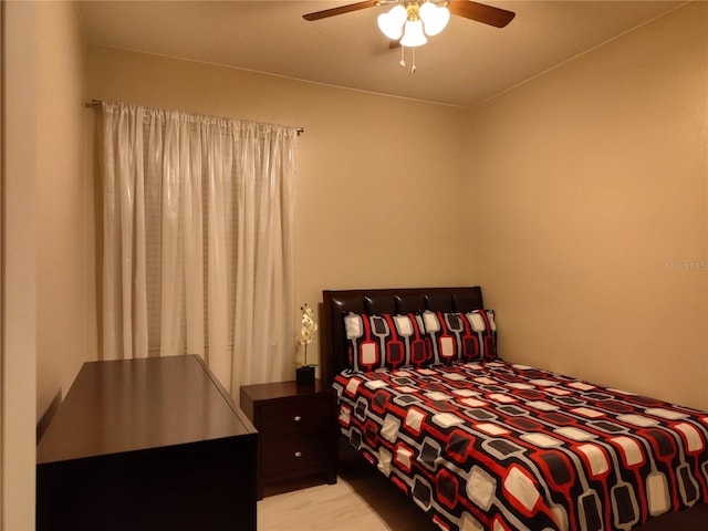 bedroom featuring ceiling fan