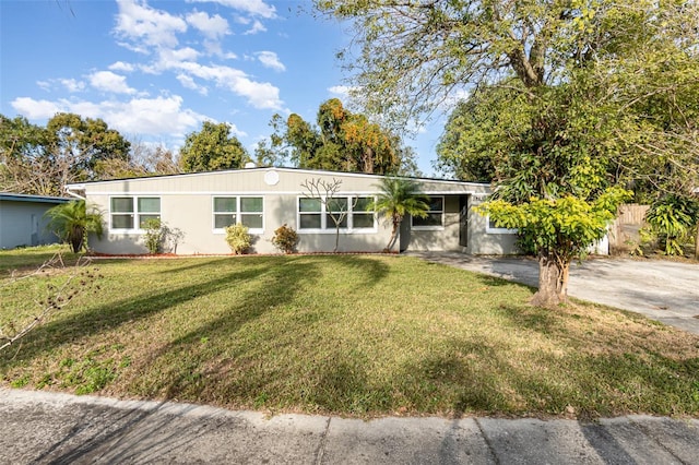 view of front of property with a front yard