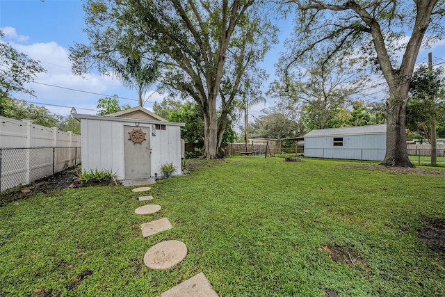 view of yard featuring a storage shed