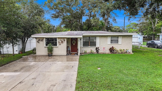 view of front of property with a front yard