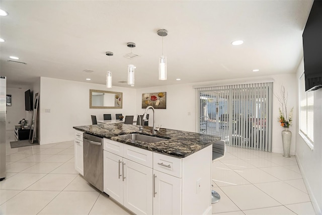 kitchen with sink, a kitchen island with sink, white cabinets, decorative light fixtures, and stainless steel dishwasher