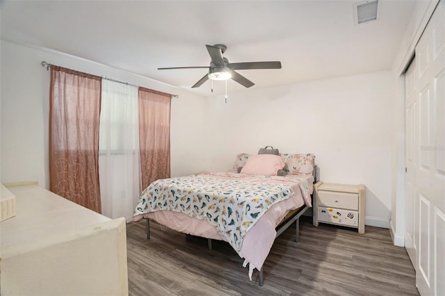 bedroom with hardwood / wood-style flooring, a closet, and ceiling fan