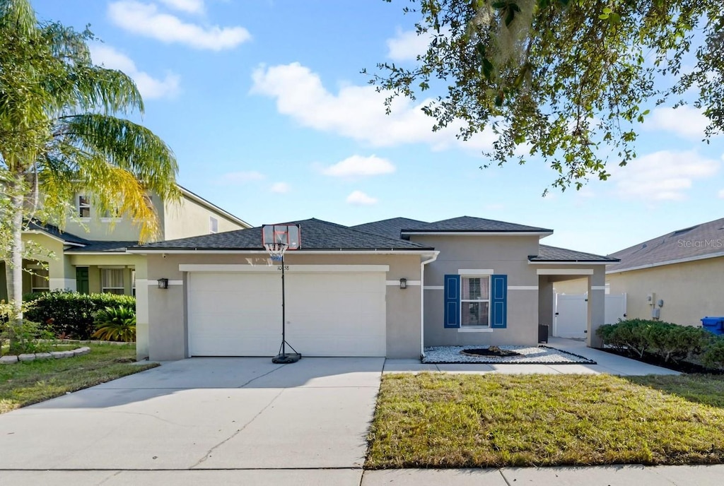 view of front facade with a garage and a front yard