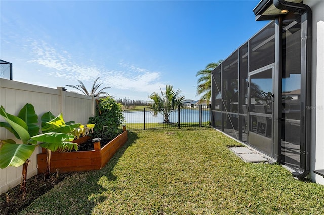 view of yard featuring a water view