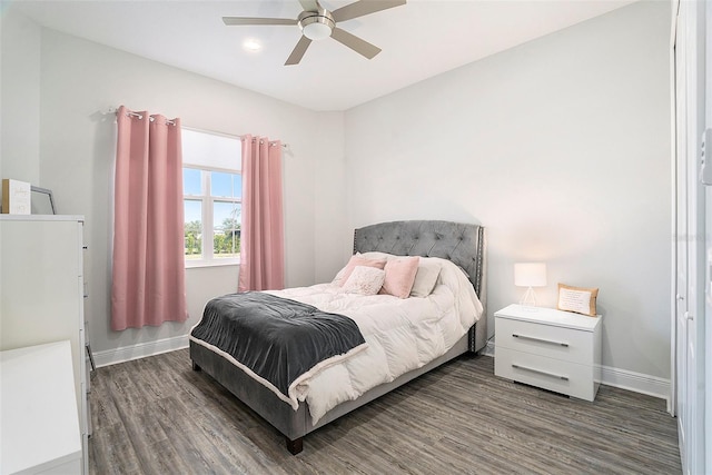 bedroom featuring baseboards, wood finished floors, and a ceiling fan