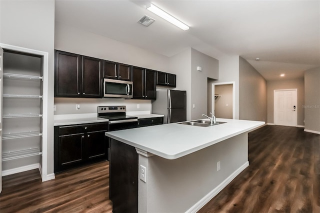 kitchen with sink, dark wood-type flooring, a center island with sink, and appliances with stainless steel finishes