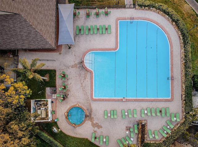 view of swimming pool