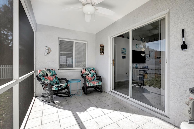 sunroom with ceiling fan