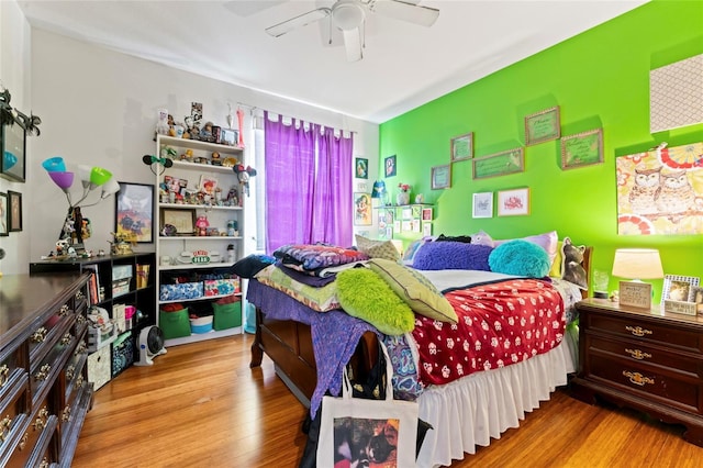 bedroom featuring light hardwood / wood-style floors and ceiling fan