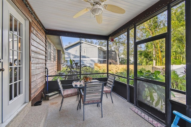 sunroom / solarium featuring ceiling fan