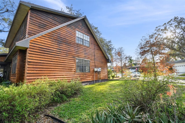 view of side of property featuring a yard