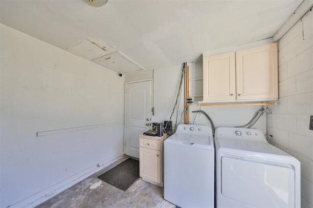 washroom with cabinets and independent washer and dryer