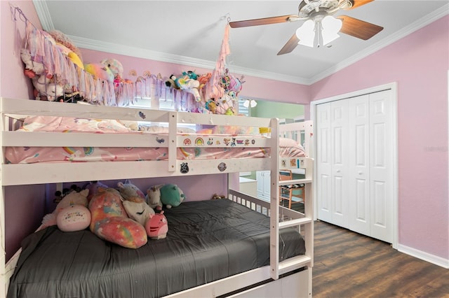 bedroom with crown molding, ceiling fan, dark hardwood / wood-style flooring, and a closet