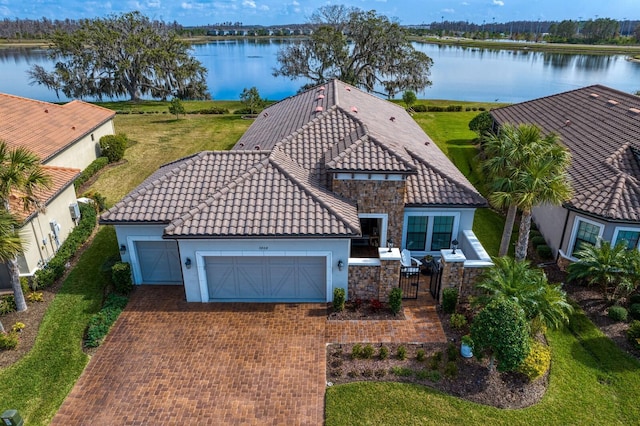 bird's eye view featuring a water view