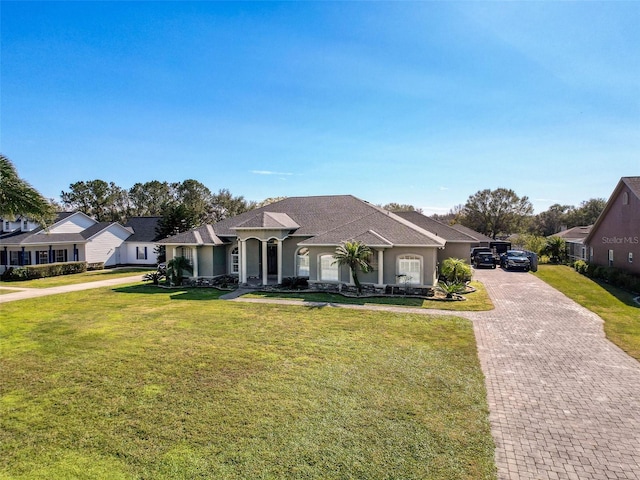 ranch-style home featuring a front lawn