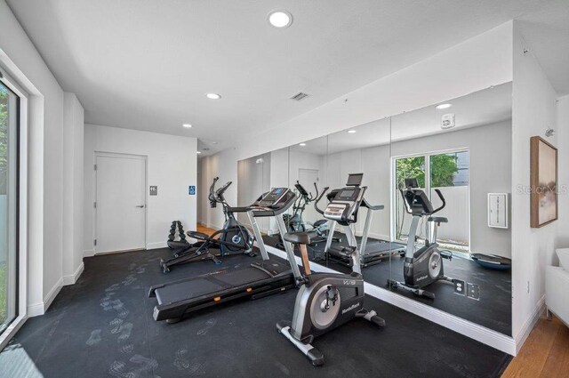 exercise room featuring recessed lighting, visible vents, and baseboards