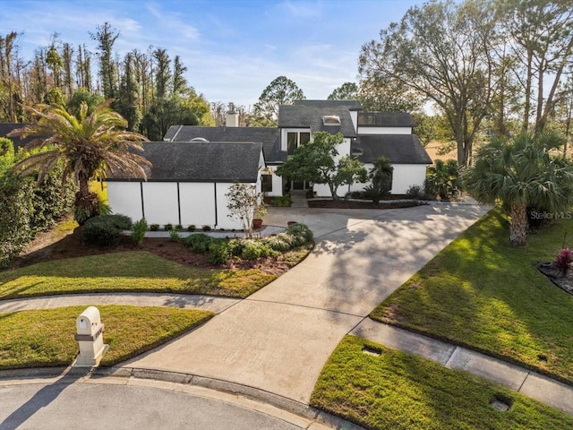 view of front of house featuring a front lawn