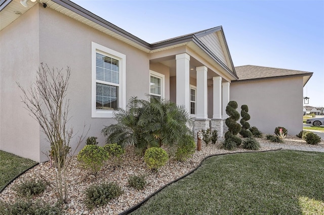 view of side of property featuring a lawn