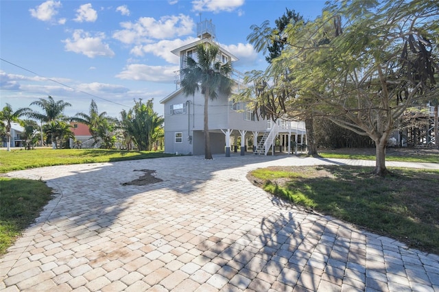 view of front of home with a front lawn and a carport