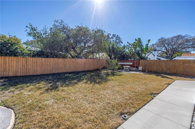 view of yard with a patio area