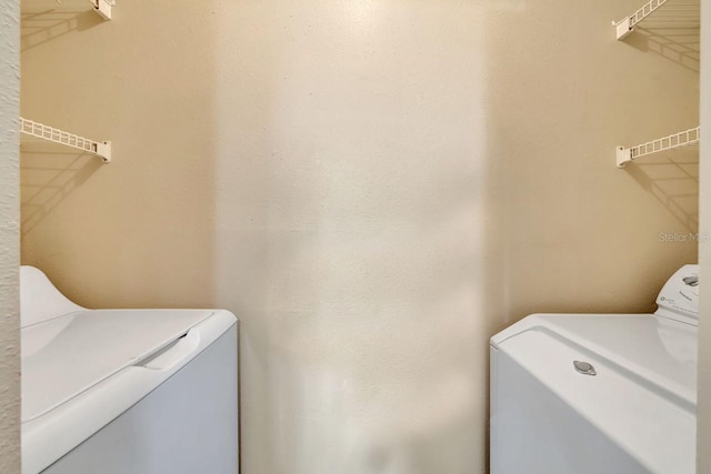 washroom featuring laundry area and independent washer and dryer