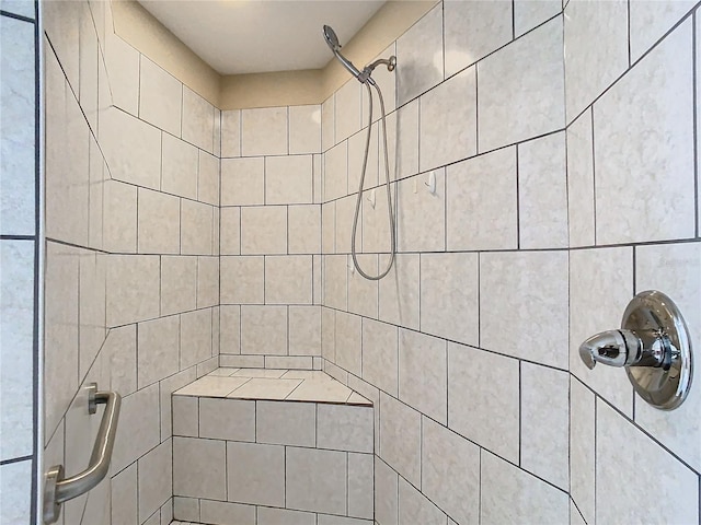 bathroom featuring tiled shower