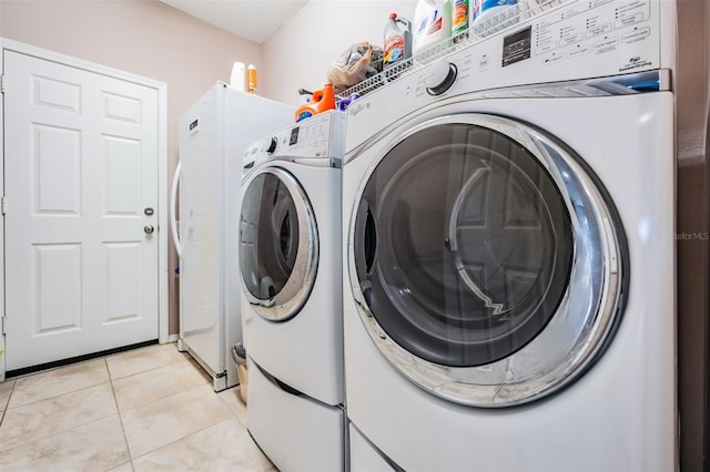 laundry room with light tile patterned floors and independent washer and dryer