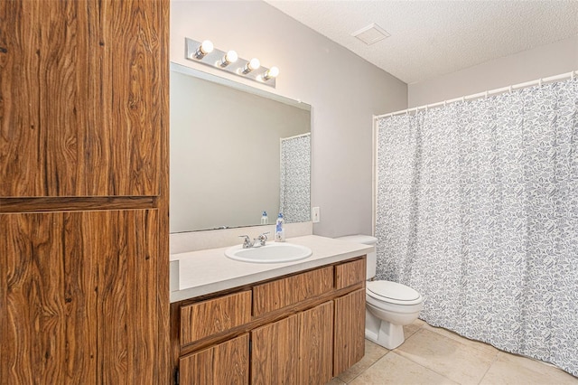 455 Alt 19 S Unit 268, Palm Harbor, FL 34683 - full bath with vanity, tile patterned flooring, a textured ceiling, and curtained shower