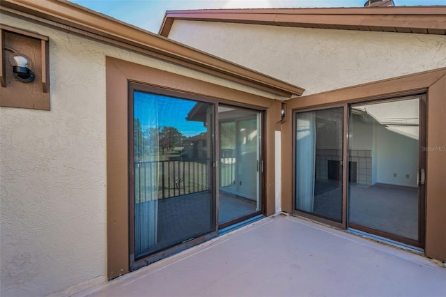 property entrance featuring stucco siding