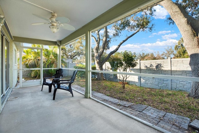 sunroom featuring ceiling fan