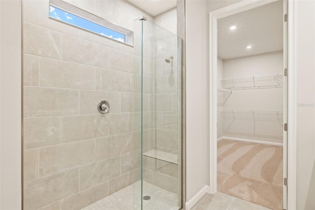 bathroom featuring a tile shower