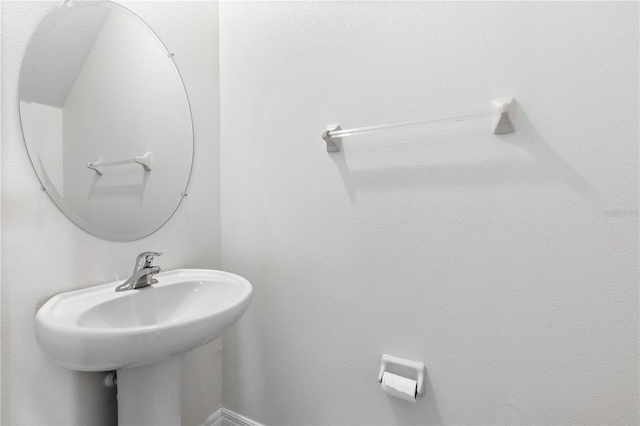 bathroom featuring sink