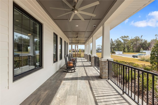 view of patio featuring covered porch and ceiling fan