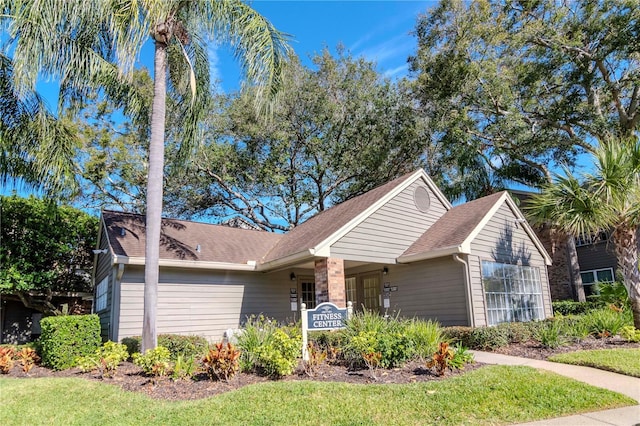 view of front of property with a front yard