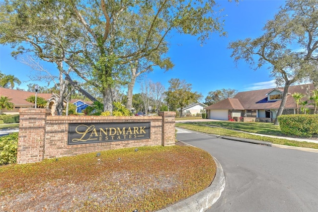 view of community / neighborhood sign