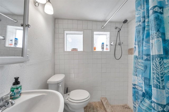 bathroom with sink, curtained shower, and toilet